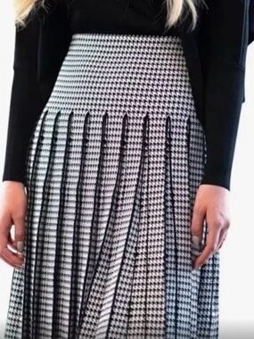 Aleeza Paris Black & White Houndstooth Pleated Midi Skirt XS NWOT
